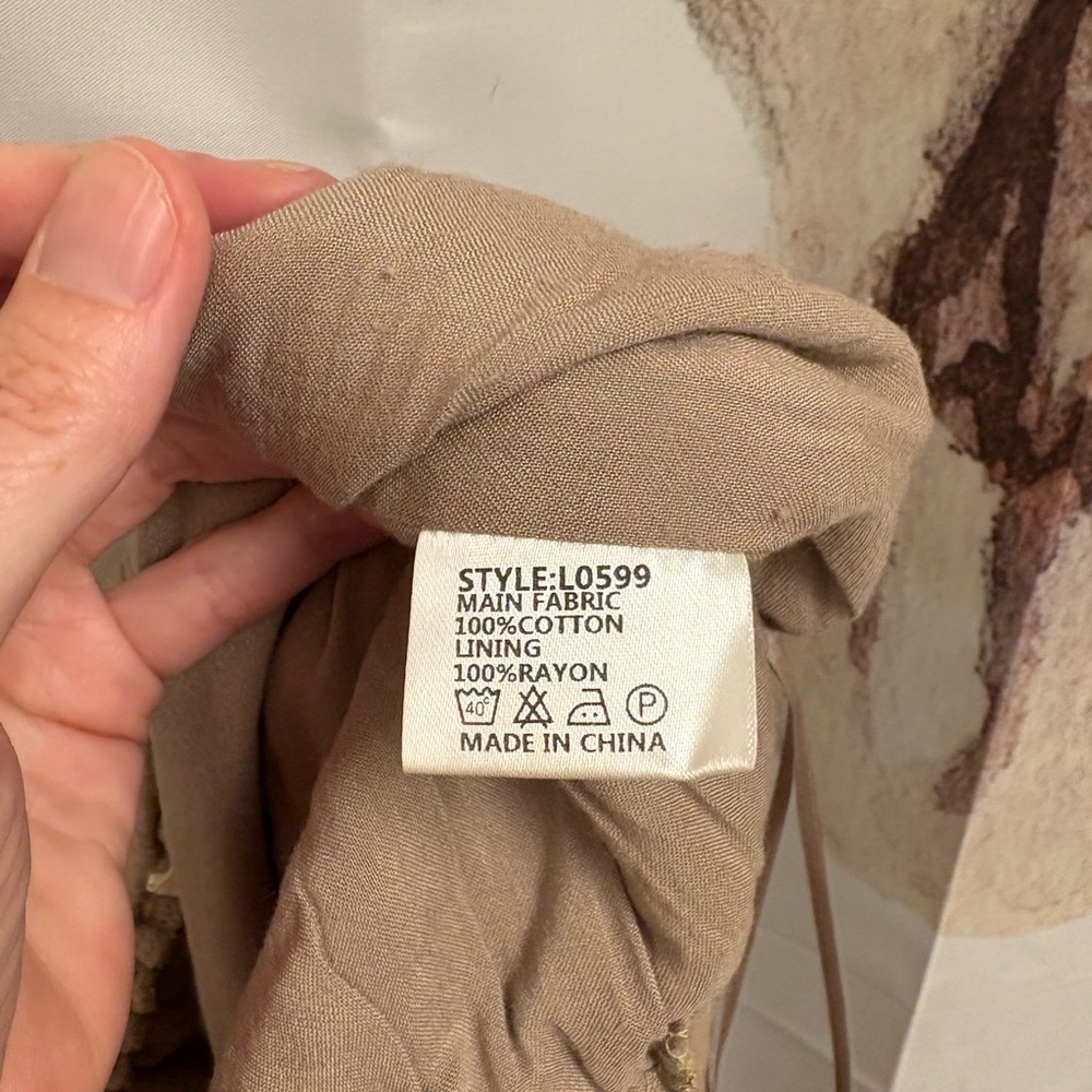 XS Women's Tan Shorts​​ - Picture 7 of 7